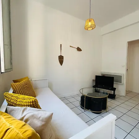 Spacious And Modern Lägenhet